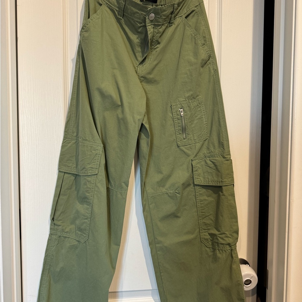 Forever 21 Green Cargo Pants Durable Cotton Blend new without tag